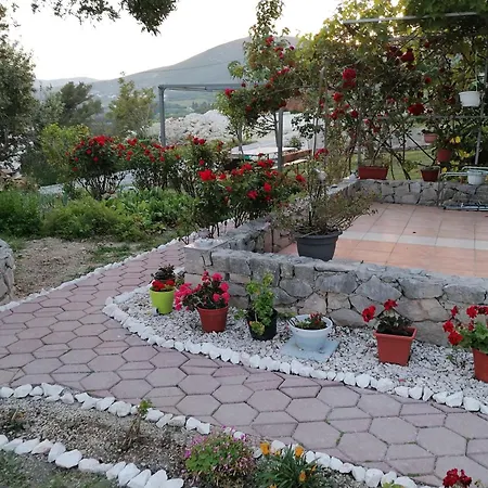 Apartment With Parking Space Kastel Stari, Kastela - 24406 *