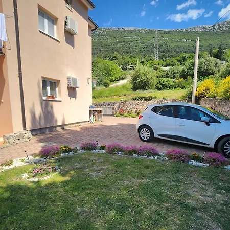 With Parking Space Kastel Stari, Kastela - 24406 Apartment Kaštel Stari
